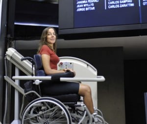 Deputada lutou pela instalação de elevador na tribuna da Câmara: "Eu me recusei a falar do chão"