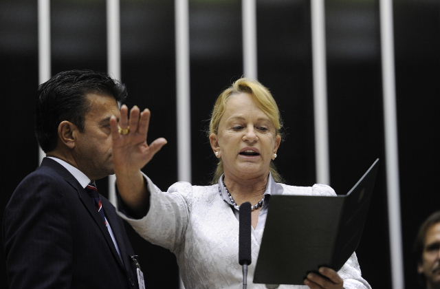 A deputada Magda Mofatto (PL-GO) assume a relatoria do parecer do deputado Daniel Silveira (PSL-RJ). [fotografo] Agência Câmara [/fotografo]