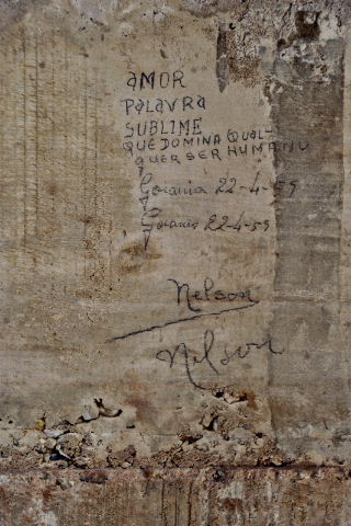 Mensagens deixadas pelos operários que construíram o Congresso Nacional em 1959 foram encontradas ao se iniciar uma obra hoje (11)