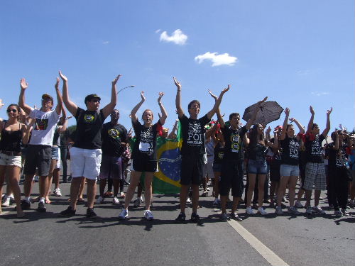 Milhares de pessoas estiveram nas ruas, em protesto contra a corrupção no país