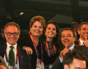 Dilma com a filha e o governador do Rio, Sérgio Cabral, e o presidente do Comitê Olímpico Brasileiro, Carlos Arthur Nuzman - Foto: Roberto Stuckert Filho