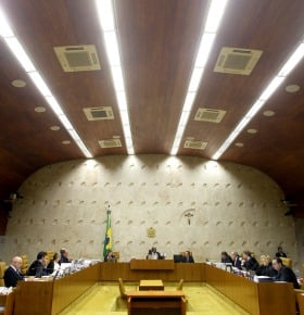 Pela primeira vez, ministros aceitaram um embargo de condenado no mensalão