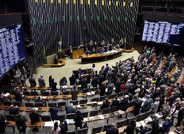 Deputados devem concluir votação do ajuste fiscal 