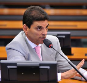 Deputado diz que intenção não é censurar ou cercear críticas, mas coibir uso de anonimato para a prática de crime