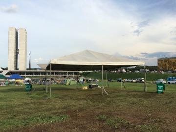 Tenda da CUT já desocupada: apreensão de drogas no local