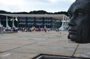 VC_Movimentos-Sociais-fazem-vigilia-pedindo-fim-da-corrupcao_0325032015