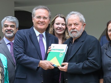 Lula participou de uma reunião com Renan Calheiros e cerca de 20 senadores