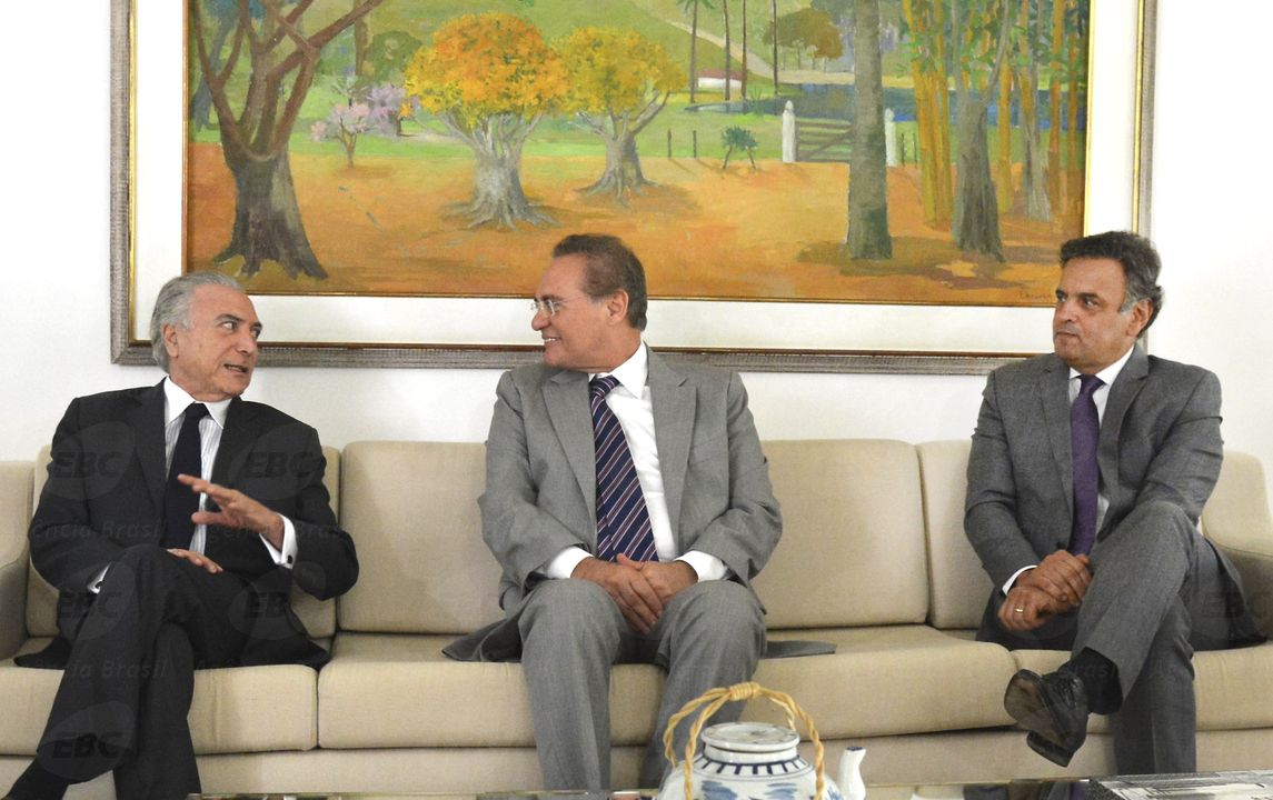 Em reunião, Michel Temer, Renan Calheiros e Aécio Neves debatem sobre eventual governo PMDB