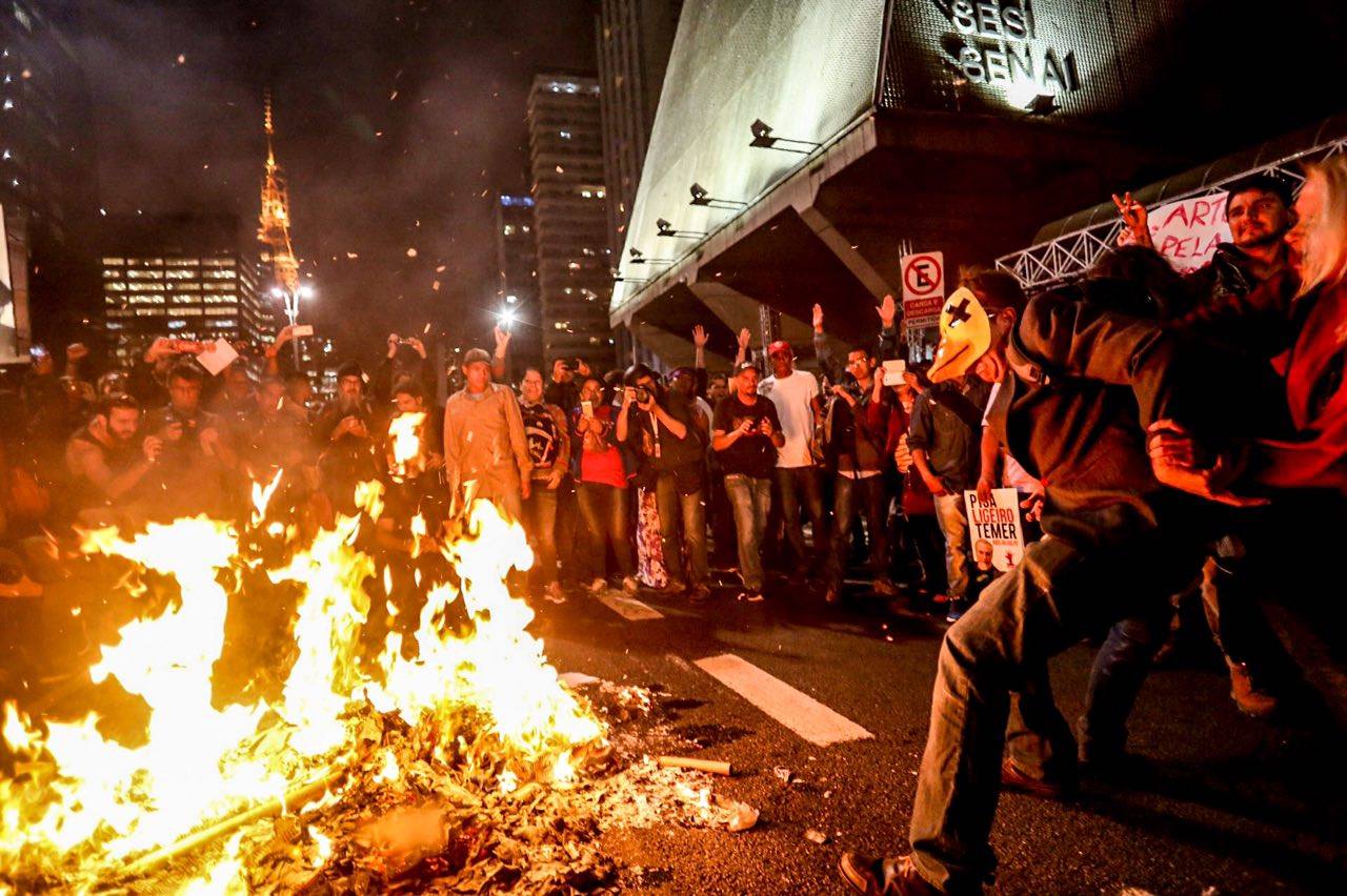 Em São Paulo manifestantes contra o impeachment vão às ruas