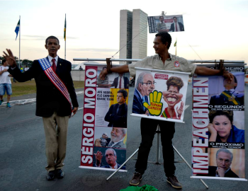 Manifestações têm número visivelmente reduzido em relação ao dia da votação do impeachment na Câmara