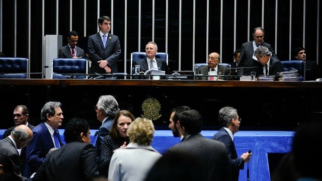 Senadores em sessão plenária desta quarta-feira. Decisão sobre Supersimples é adiada para a próxima semana