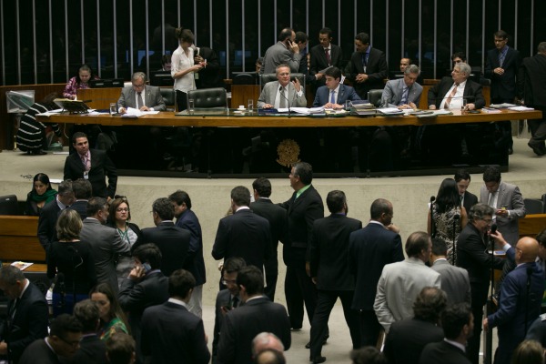 Pauta do Congresso promete causar onda de protestos na volta do recesso parlamentar