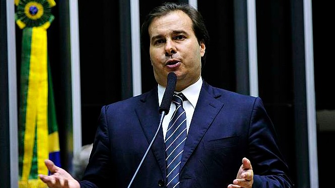 Rodrigo Maia recebe apoio de quatro legendas