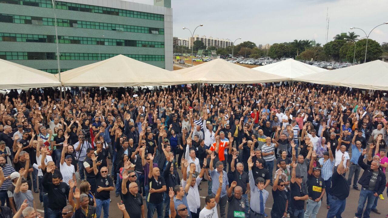 Mais de dois mil policiais compareceram à assembleia nesta terça-feira 