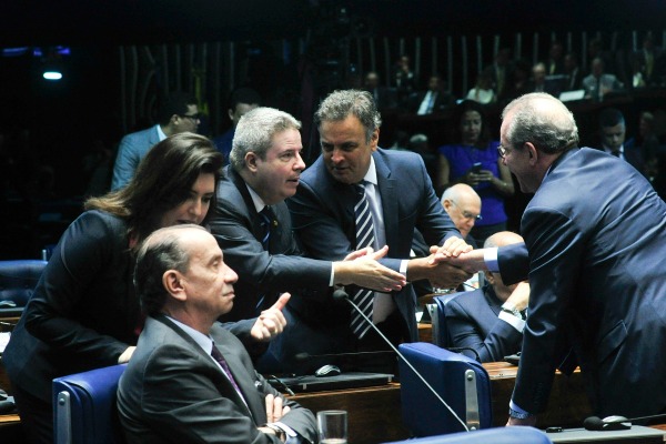 Senadores abdicam do uso dos holofotes para encerrar processo contra Dilma