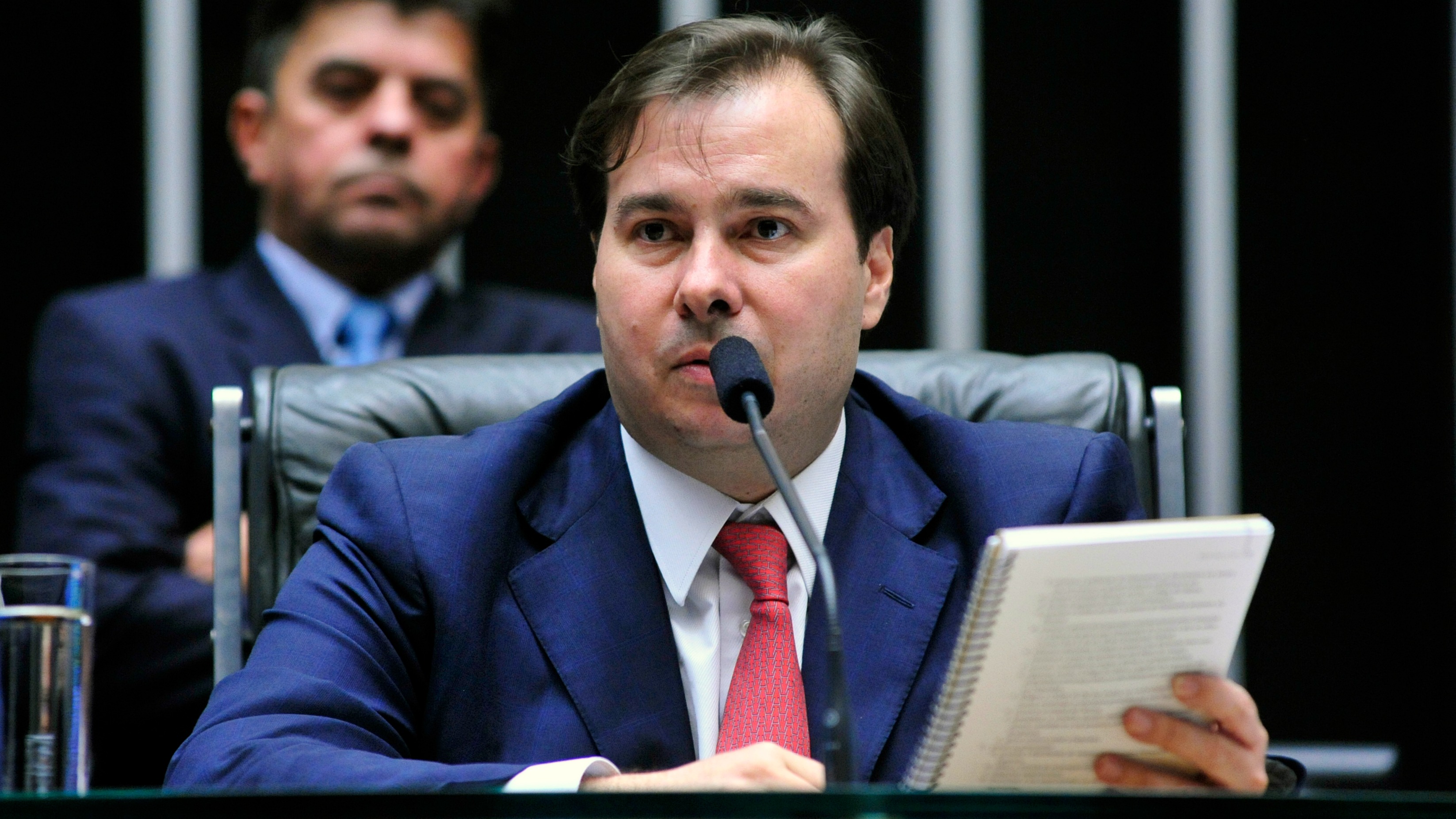 Rodrigo Maia pretende ler relatório pela cassação de Cunha em plenário na segunda-feira