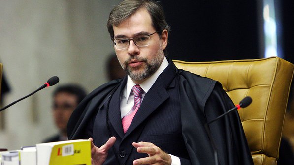 Alvaro é o único senador do PV no exercício do mandato