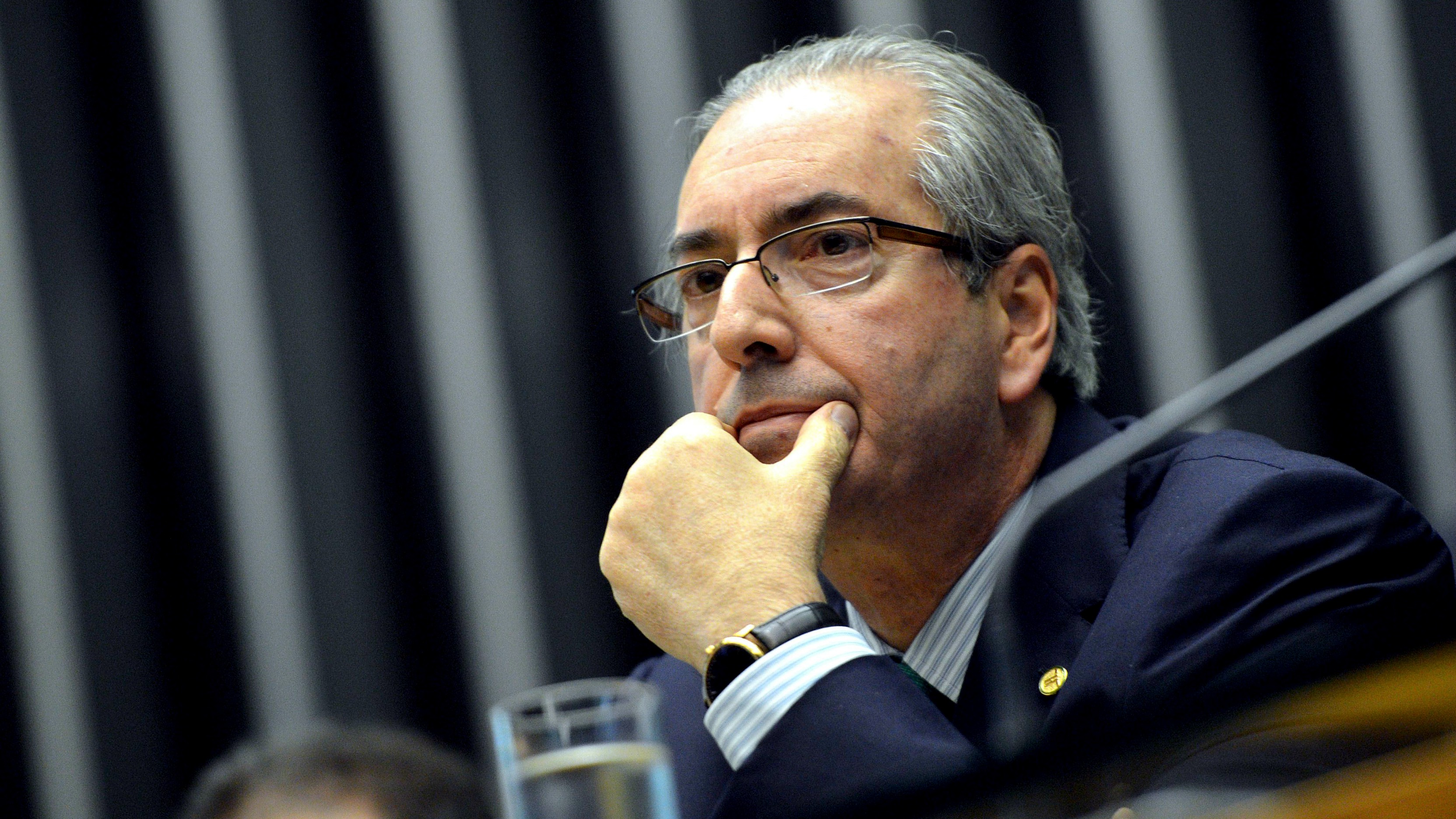 Número de confirmações se aproxima de quórum necessário para cassar mandato de Cunha