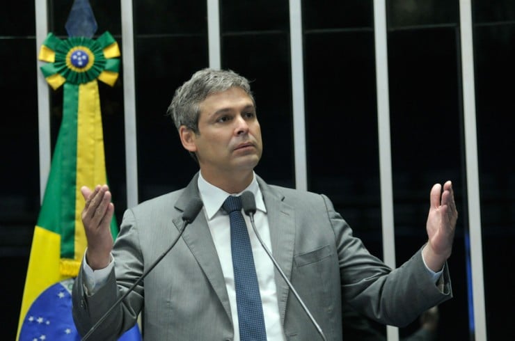 Lindbergh vai à PGR junto a senadores para pedir afastamento de Alexandre Moraes do cargo de ministro da Justiça