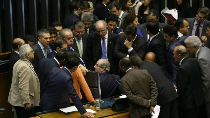 Cerco fechando: ferramenta cobra presença de deputados na sessão que pode cassar peemedebista