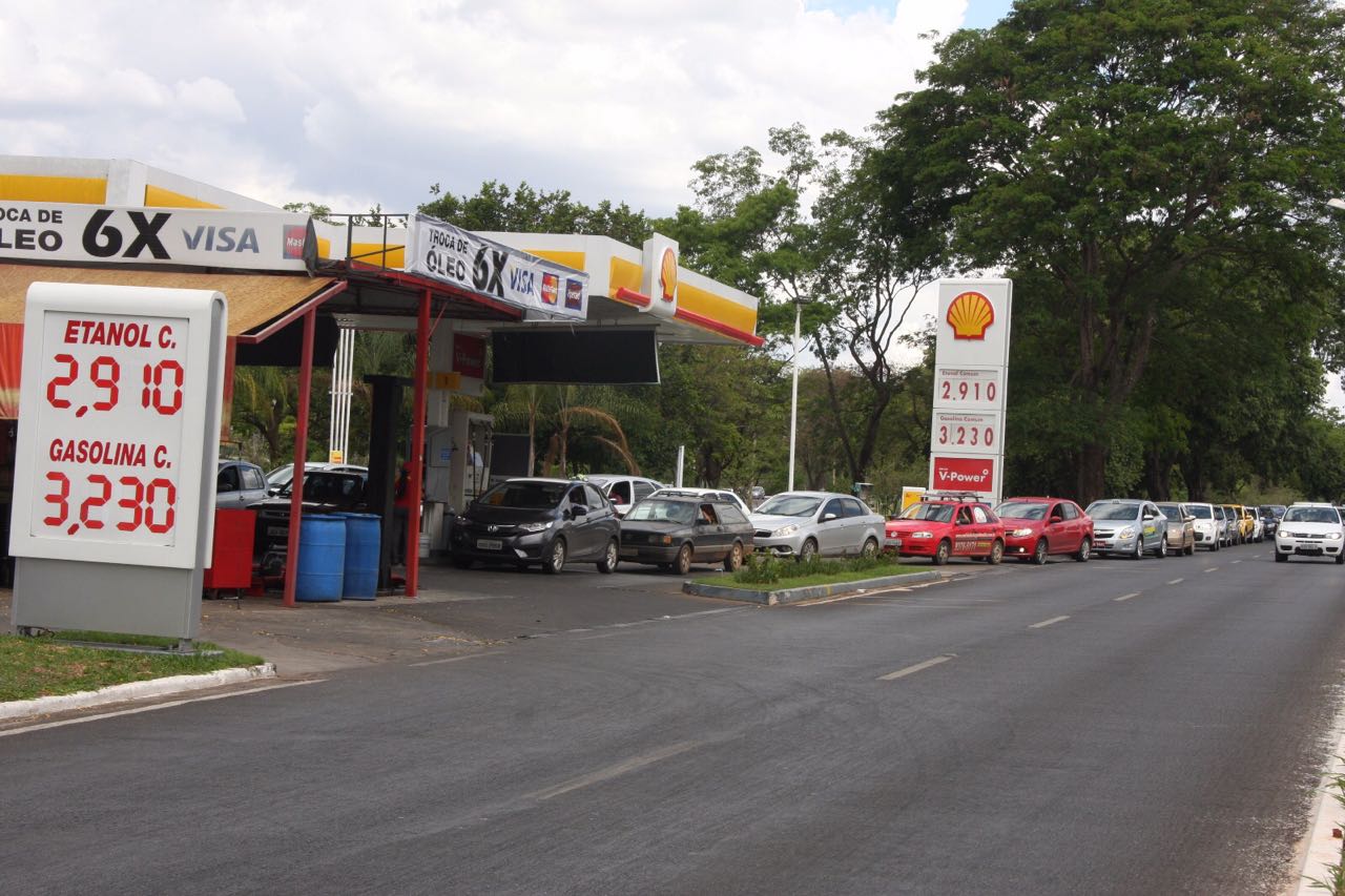 Na 109 Norte, gasolina chegou a R$ 3,23 na semana passada, mas era preciso entrar na fila para aproveitar a promoção