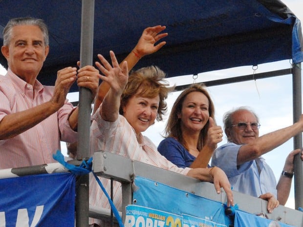 Joaquim, Weslian e Liliane Roriz na campanha de 2010 ao lado de Jofran Frejat