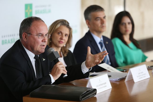 Segundo secretário da Fazenda, João Antônio Fleury (esq.), se deputados não aprovarem o Projeto de Lei, governo terá que parcelar a folha salarial de dezembro