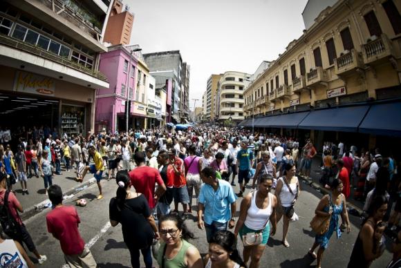 Rua 25 de Março, em São Paulo, uma das áreas comerciais mais movimentadas do país[fotografo]Reprodução[/fotografo]