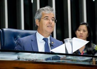 Senador foi acusado de intermediar caixa dois para o irmão, mas Gilmar apontou falta de provas e prolongamento irrazoável do processo