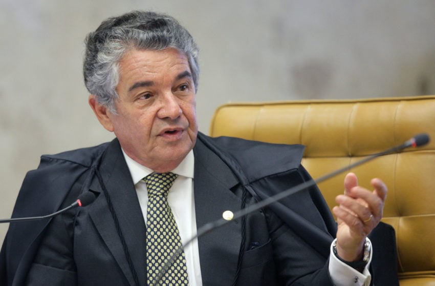 O ministro Marco Aurélio deferiu liminar afastando Renan da presidência do Senado