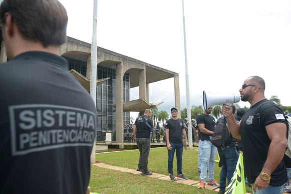 Câmara dos Deputados cria polícia penal 