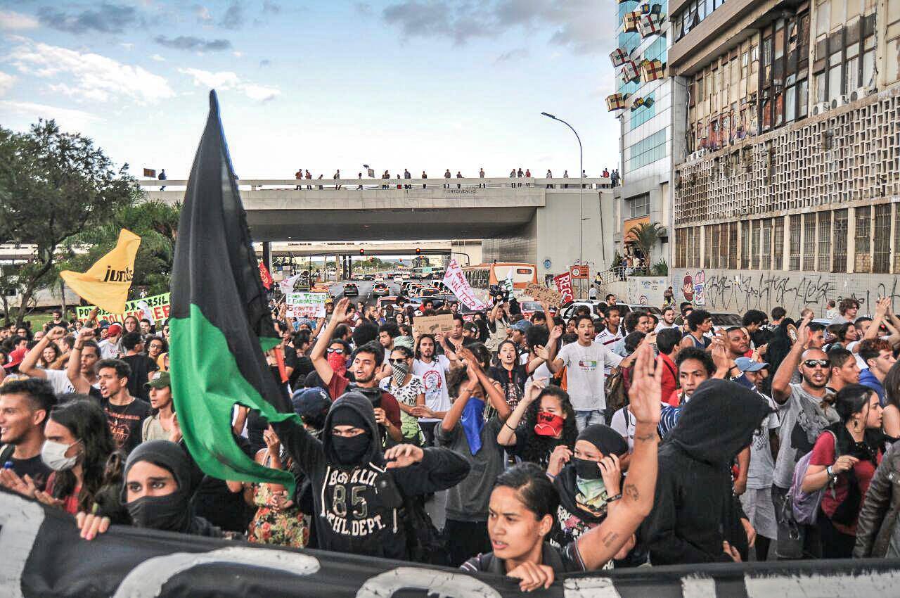 Em 2013, um protesto contra o aumento no preço das passagens, mobilizou milhares de pessoas em todo o país