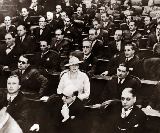 Carlota Pereira de Queirós, única mulher entre os 253 eleitos em 1933, inaugurou a participação feminina no Parlamento brasileiro