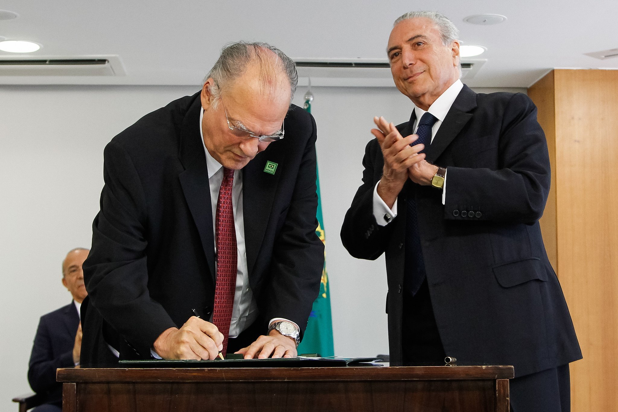 Roberto Freire, do PPS, assina ato de posse no Ministério da Cultura. 