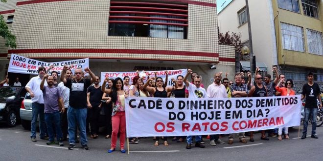 Ex-funcionários do jornal Hoje em Dia ocupam o prédio desde quinta (1), em Belo Horizonte