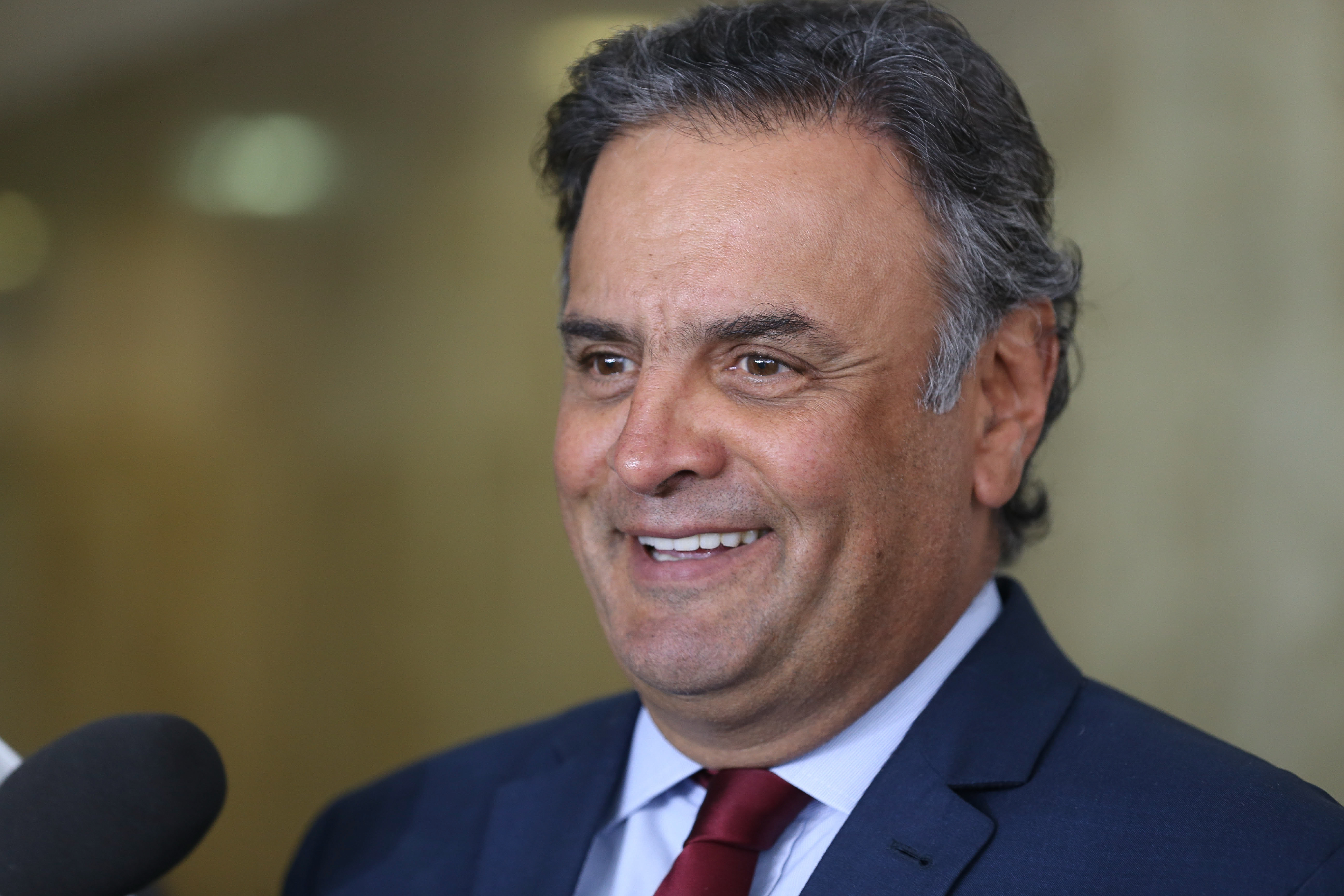 Pedido de Aécio para ser julgado pelo pleno do Supremo ajudou a adiar a decisão do pedido de prisão