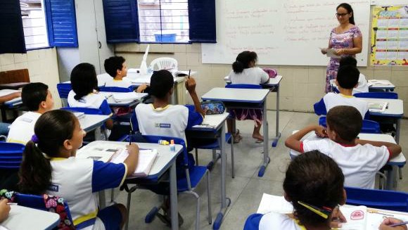 Alunos do ensino fundamental correm o risco de começar o ano sem livros didáticos. Foto: Sumaia Vilela/Agência Brasil