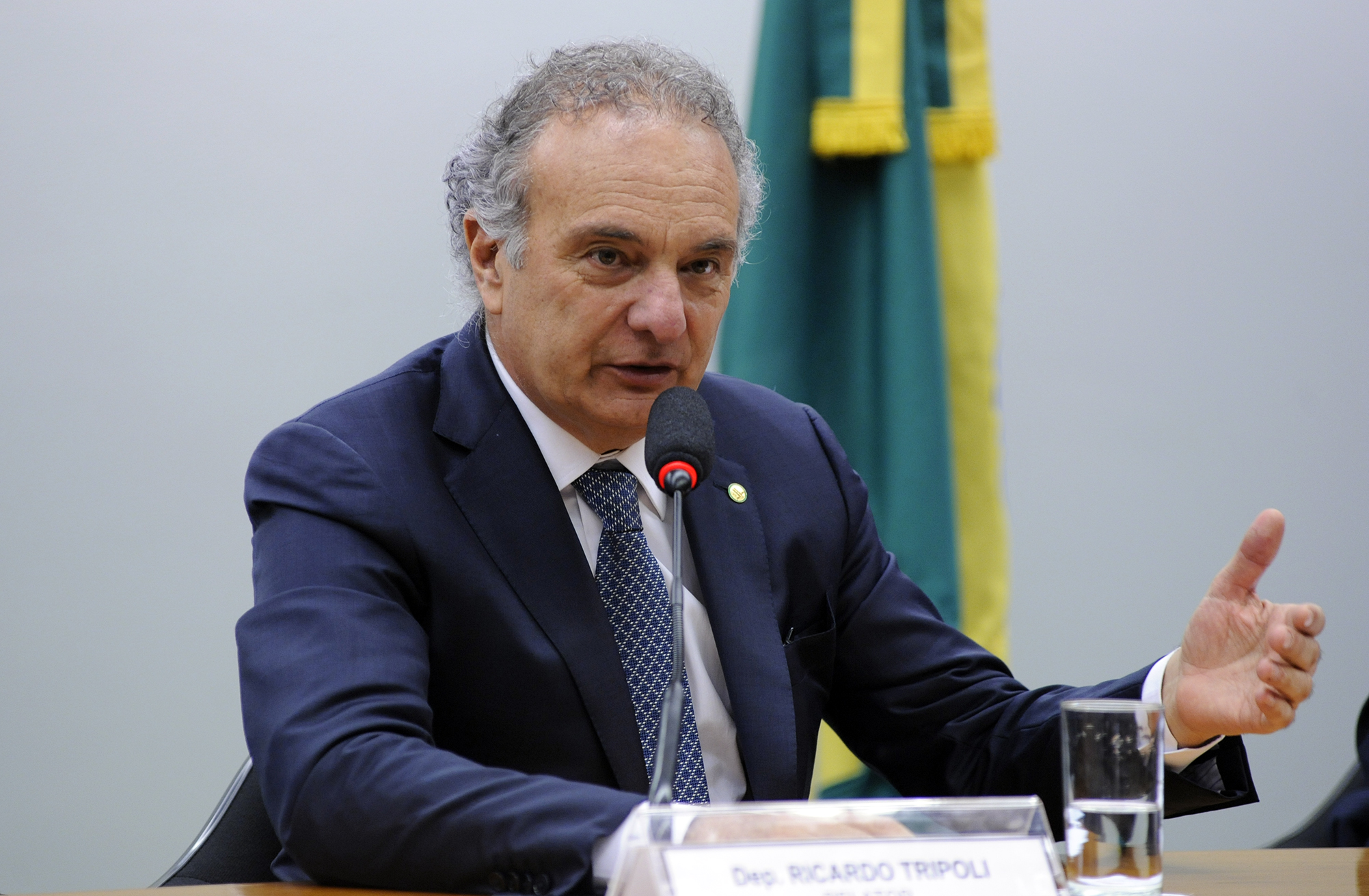 Líder do PSDB na Câmara, Ricardo Tripoli (SP) defende a entrega dos cargos. 