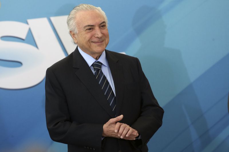 Temer iria sancionar a lei na próxima semana, mas adiantou a assinatura para esta quinta-feira (13) para tentar demonstrar força política