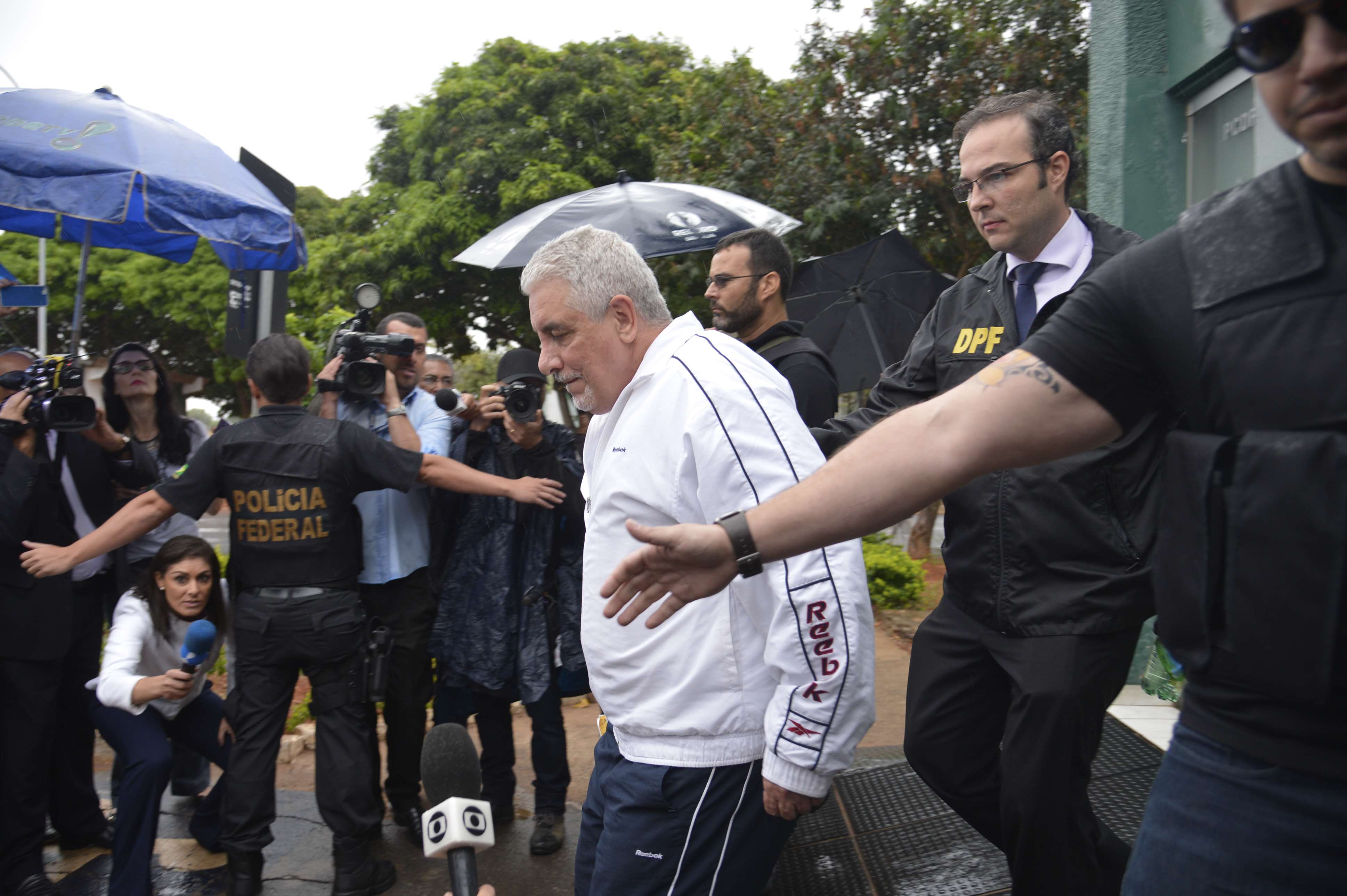 Pizzolato trabalhará duante o dia em emissora de rádio de Luiz Estevão, seu companheiro de cela na Papuda, para onde deve voltar durante as noites