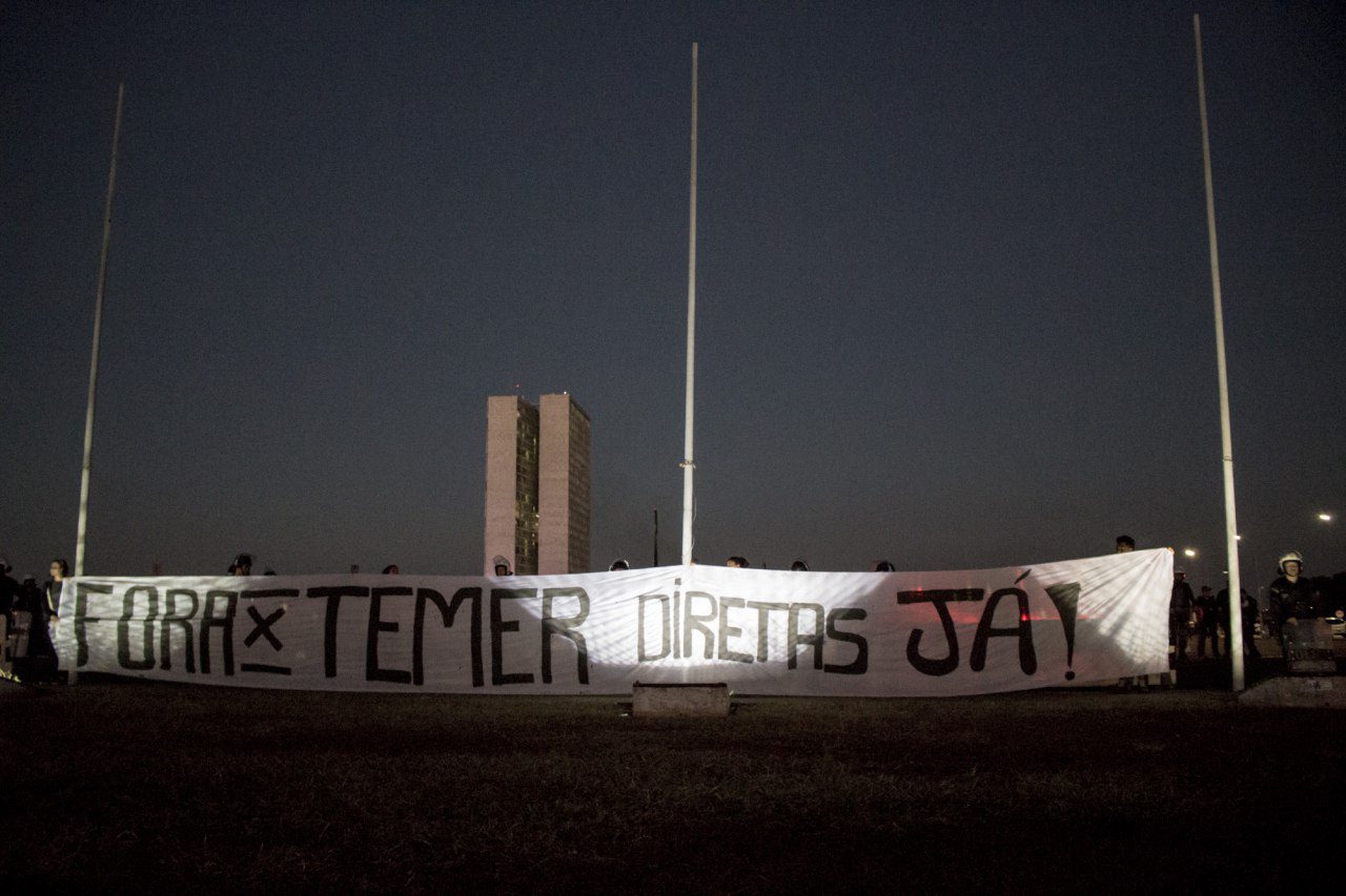 Manifestação em frente ao Congresso nesta quarta-feira (2), enquanto votação