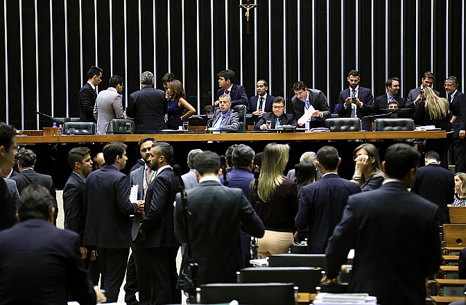 Texto determina o uso de um mínimo de 30% das verbas do fundo para a construção, reforma, ampliação e aprimoramento de estabelecimentos penais. Matéria segue para o Senado