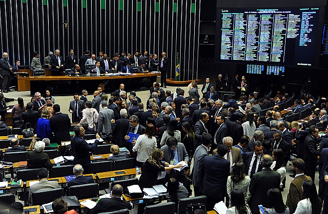 São apenas mais cinco terças e quartas feiras para que 308 deputados e 49 senadores aprovem mudanças válidas para as eleições de 2018