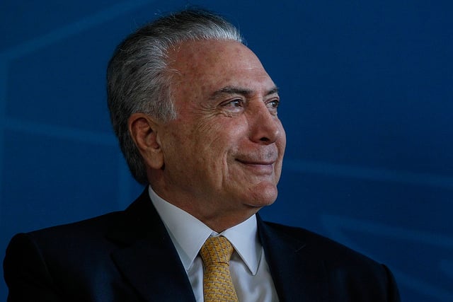 Temer já caminha pelo quarto e deve ter alta na segunda-feira (27) pela manhã, afirmou o médico Roberto Kalil Filho