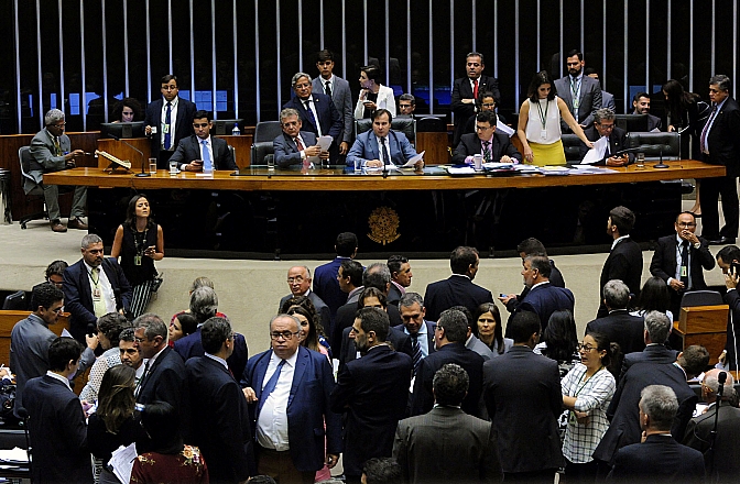 Projeto tem consenso entre deputados. Relatora e oposição entraram em acordo para incluir pequenos produtores rurais no programa e aprovar projeto 