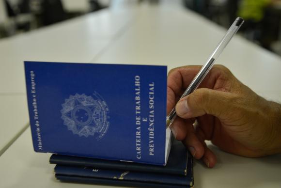 Carteira de trabalho [fotografo] Marcello Casal Jr./ Agência Brasil [/fotografo]