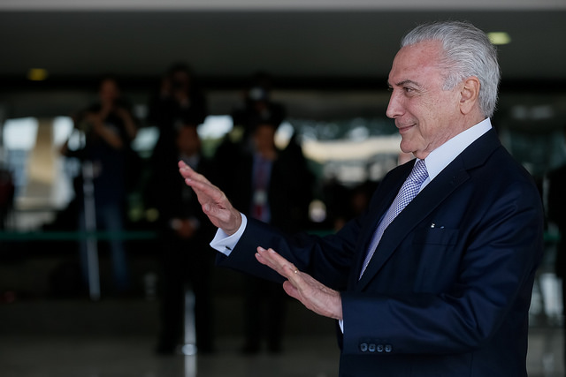 Aprovação de Temer se mantém, em três pesquisas diferentes, entre 6% e 4%. Último índice de avaliação positiva com dois dígitos foi em abril do ano passado