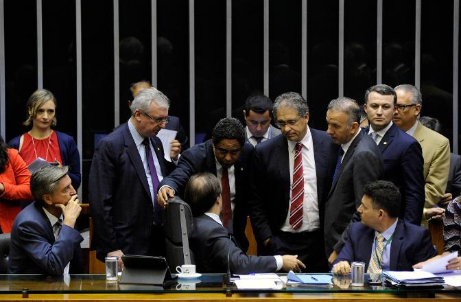 Apesar de urgência ser aprovada, votação do projeto relatado por Orlando Silva (PCdoB-SP) pode ficar para depois da Páscoa