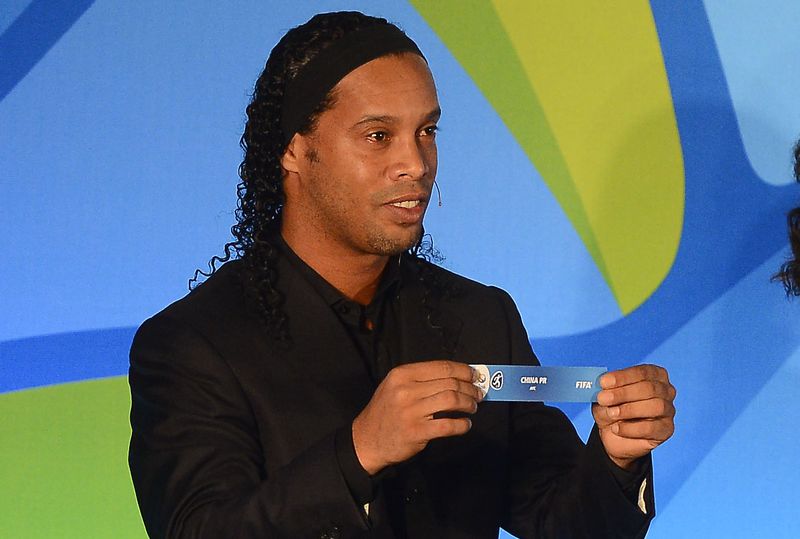 Ronaldinho Gaúcho cogita possibilidade de se candidatar ao Senado desde o ano passado. PRB ainda não divulgou qual cargo ex-jogador deve disputar