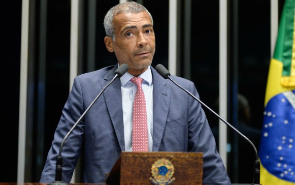 Carros apreendidos serão leiloados para pagar dívidas de Romário [fotografo]Jefferson Rudy/Ag. Senado[/fotografo]